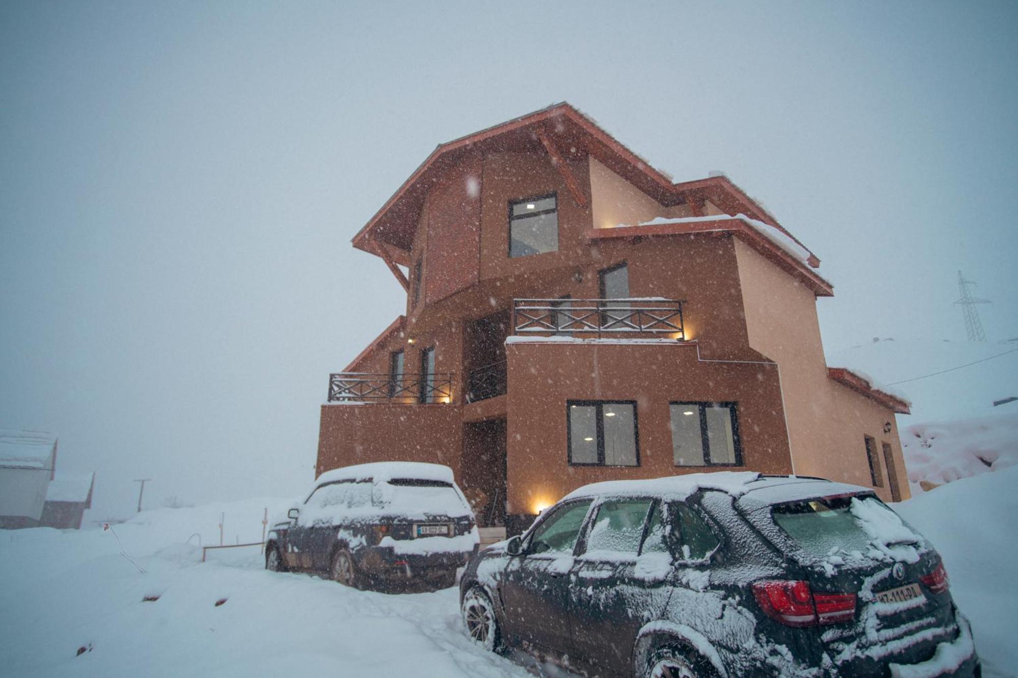 The Hills Hostel Gudauri Luaran gambar